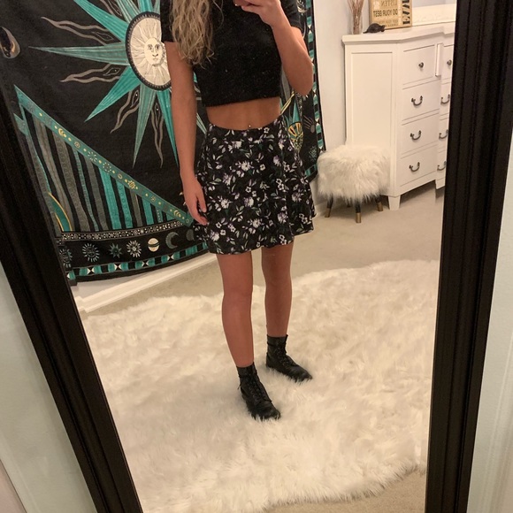 never worn skirt - Picture 2 of 4